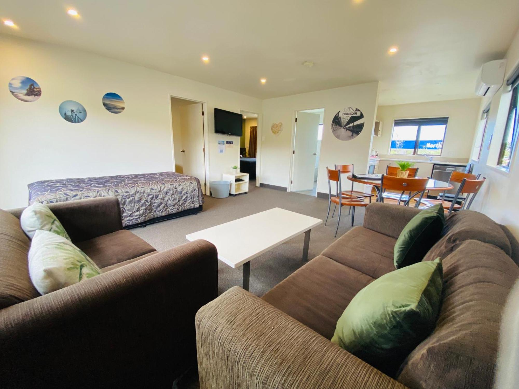Commodore Motel Dunedin Extérieur photo
